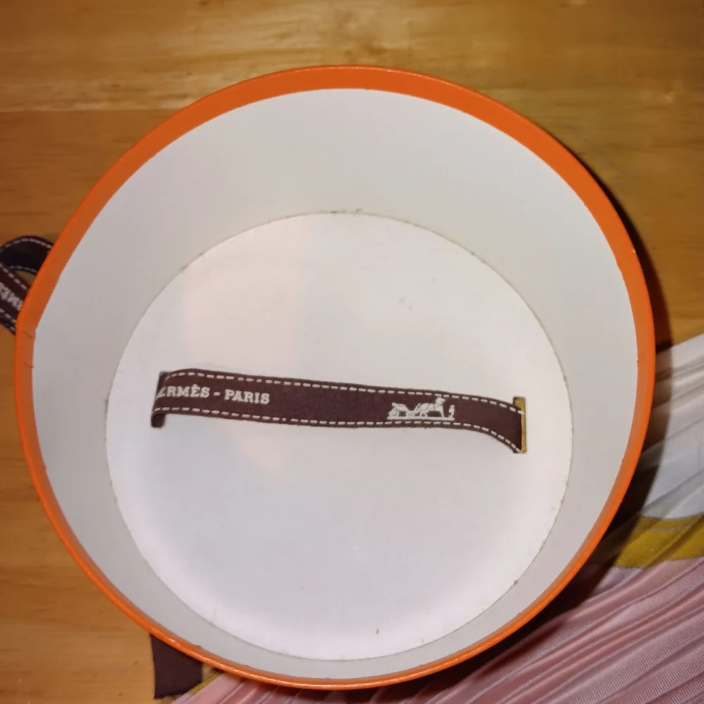 Hermes Floral Pleated Silk Scarf With Box - Picture 5 of 5